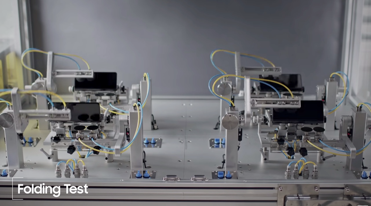 Samsung Galaxy Z Fold 3 Folding