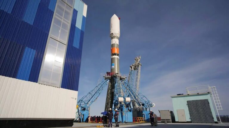 Russia Launches Bion-M No. 2 Biosatellite with Mice, Fruit Flies and Moon Dust